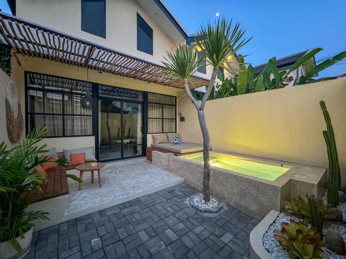 PRIME LOCATION AND READY 1 BEDROOM VILLA FOR SALE LEASEHOLD IN UMALAS  BE-1419 